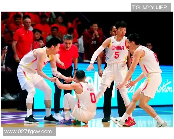 中国男篮客场挑战日本队全力争胜展现实力与团队精神