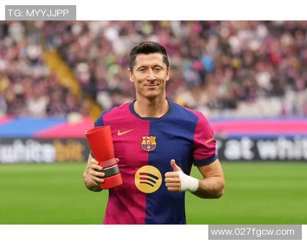 莱万在欧冠赛场火力全开10场12球领跑射手榜金靴前景光明